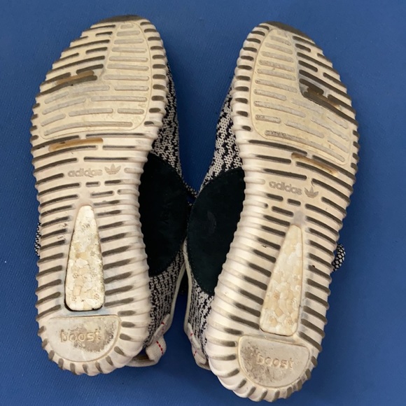 RARE Authentic Yeezy’s Turtle Dove - Picture 5 of 6